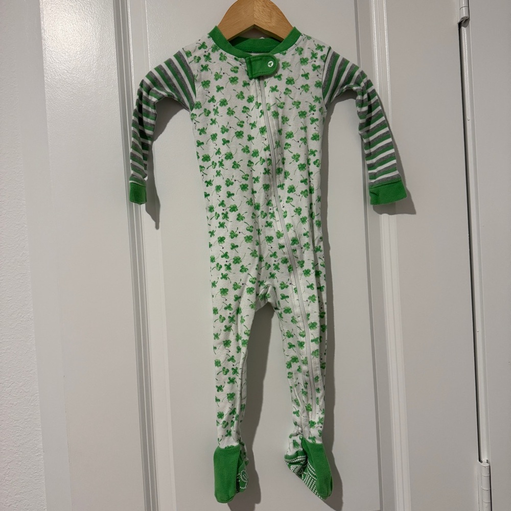St. Patrick’s Day Lucky Clover Burt’s Bees Baby 12M Footie Pajama Zipper Sleeper